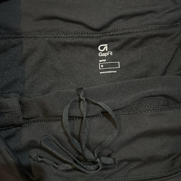 Gap fit black shorts sz S - Picture 2 of 4